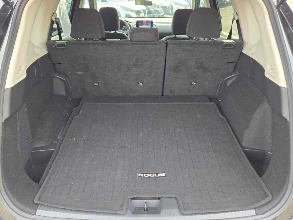 Used 2025 Nissan Rogue S image 13