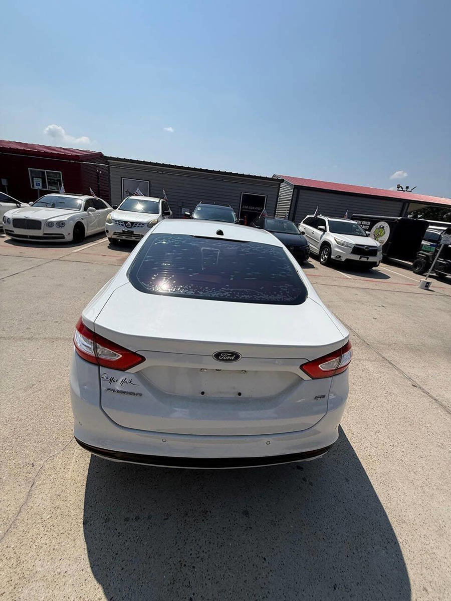Used 2015 Ford Fusion SE image 6