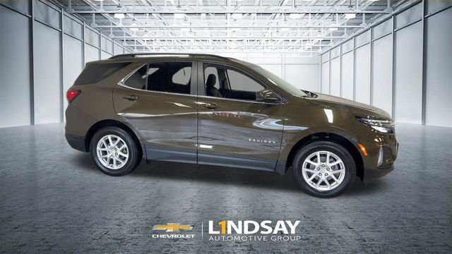 Used 2023 Chevrolet Equinox LT image 3