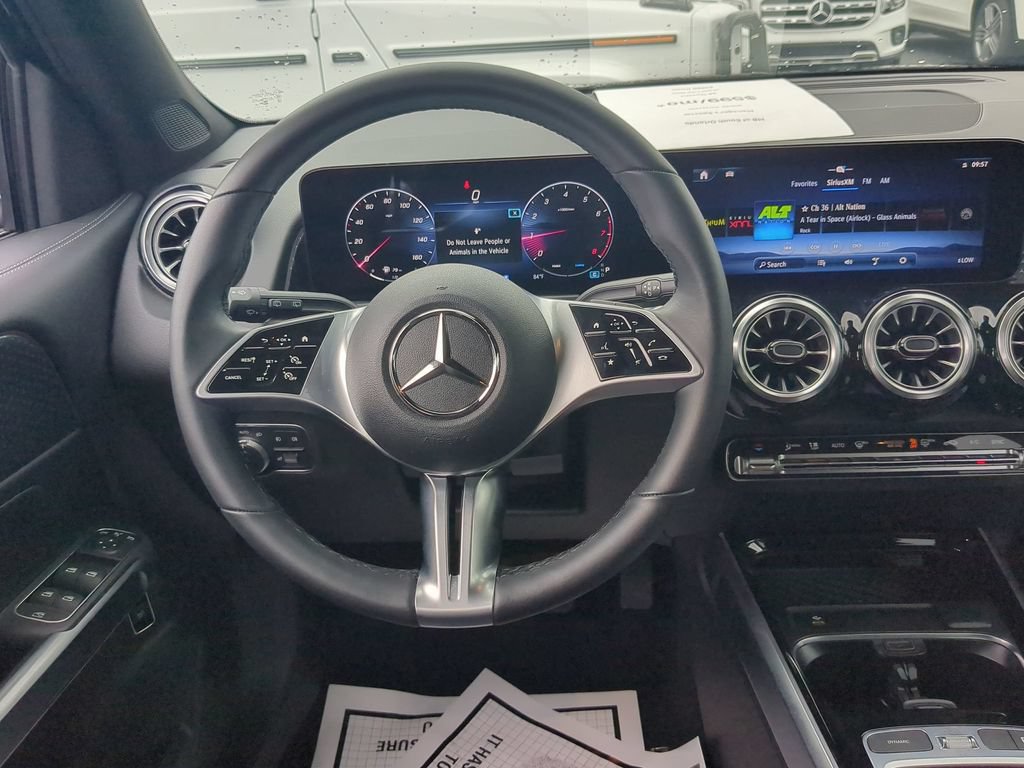 Used 2024 Mercedes-Benz GLB 250 image 3