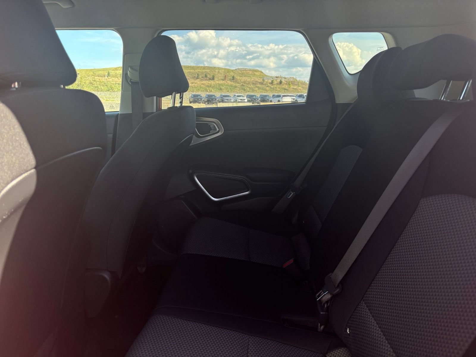 Used 2025 Kia Soul LX w/ LX Technology Package FWD image 20