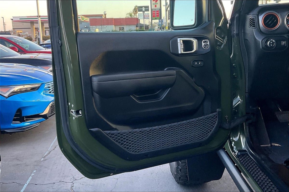 Used 2023 Jeep Gladiator Mojave w/ Trailer Tow Package AWD/4WD image 19