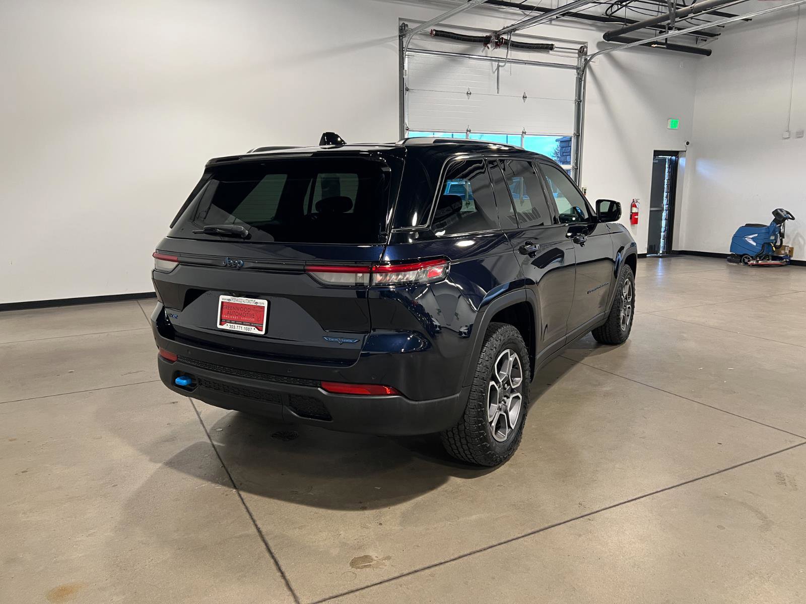 Used 2024 Jeep Grand Cherokee Trailhawk image 3