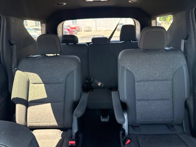 Certified 2025 Chevrolet Traverse LT FWD image 23