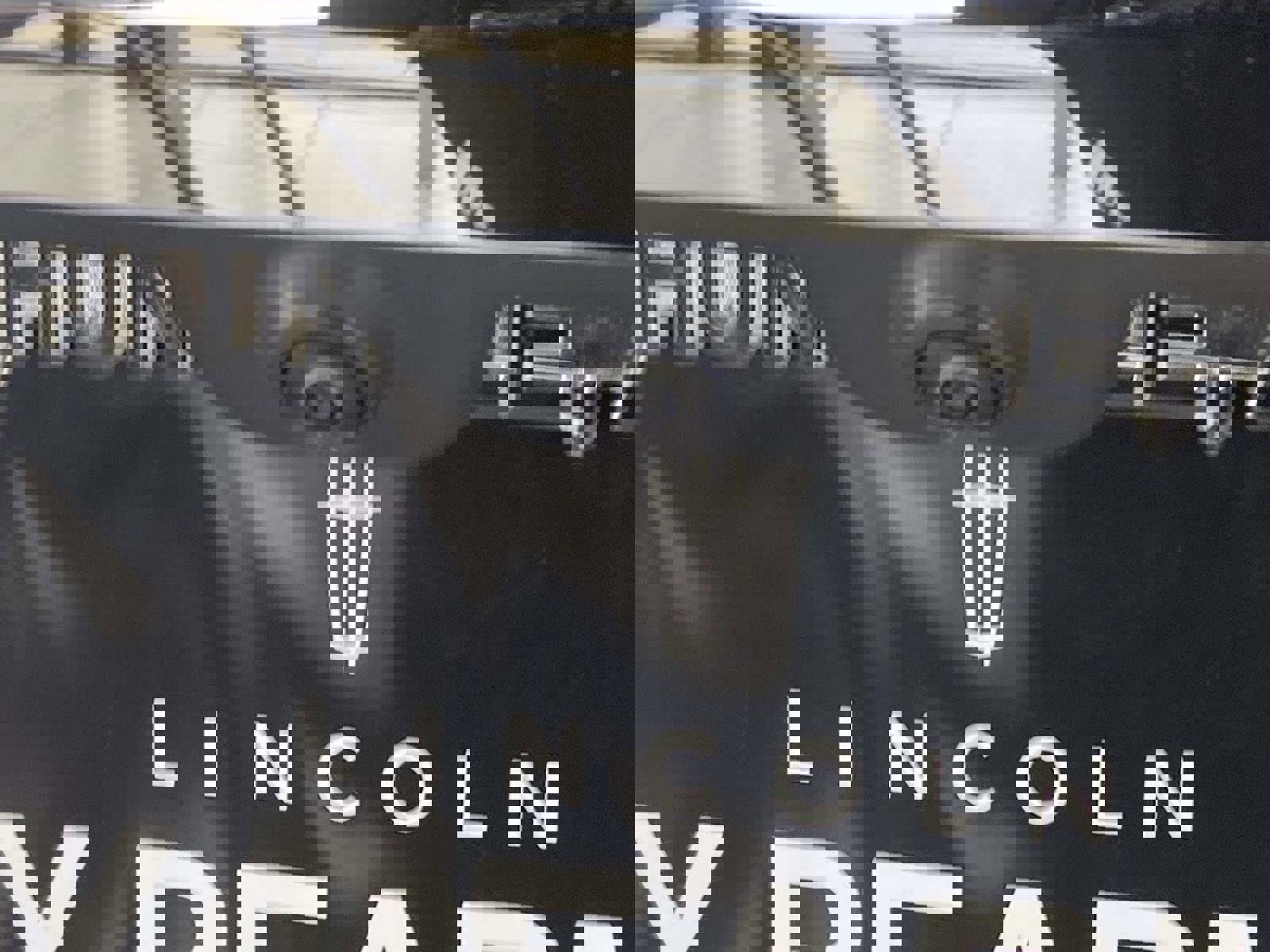 Used 2017 Lincoln Continental Reserve w/ Technology Package image 4