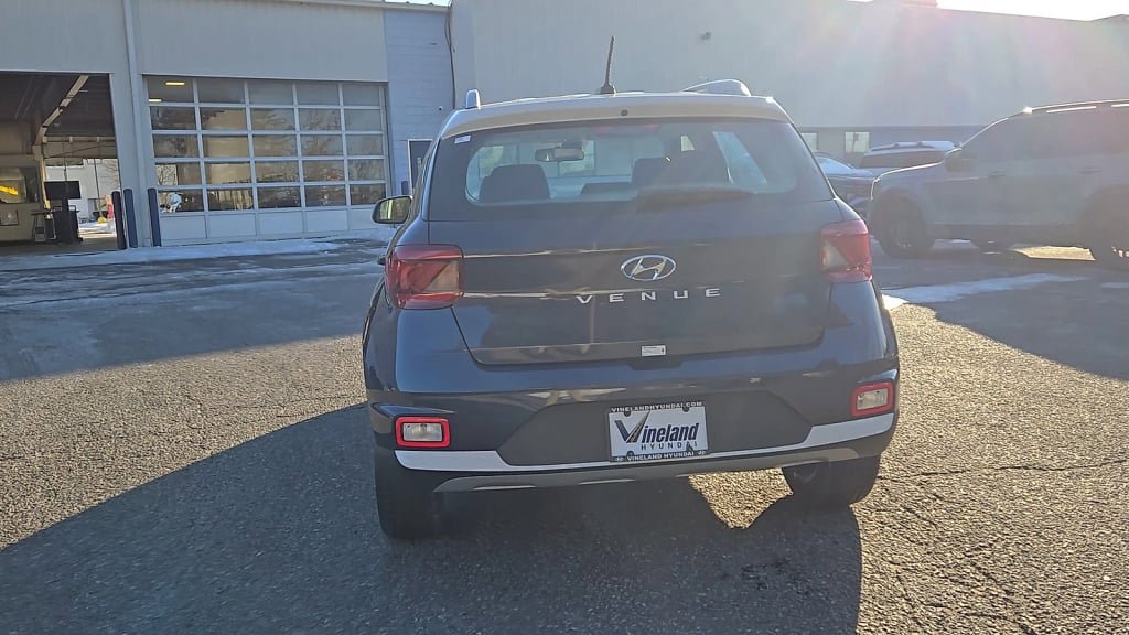 Certified 2025 Hyundai Venue Limited FWD image 7