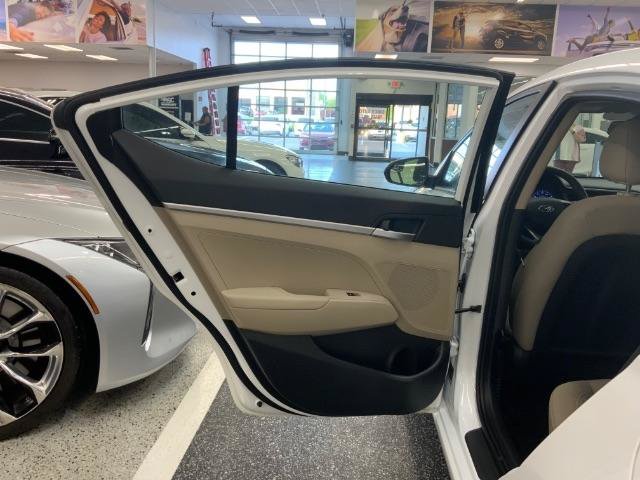 Used 2019 Hyundai Elantra SE FWD image 30