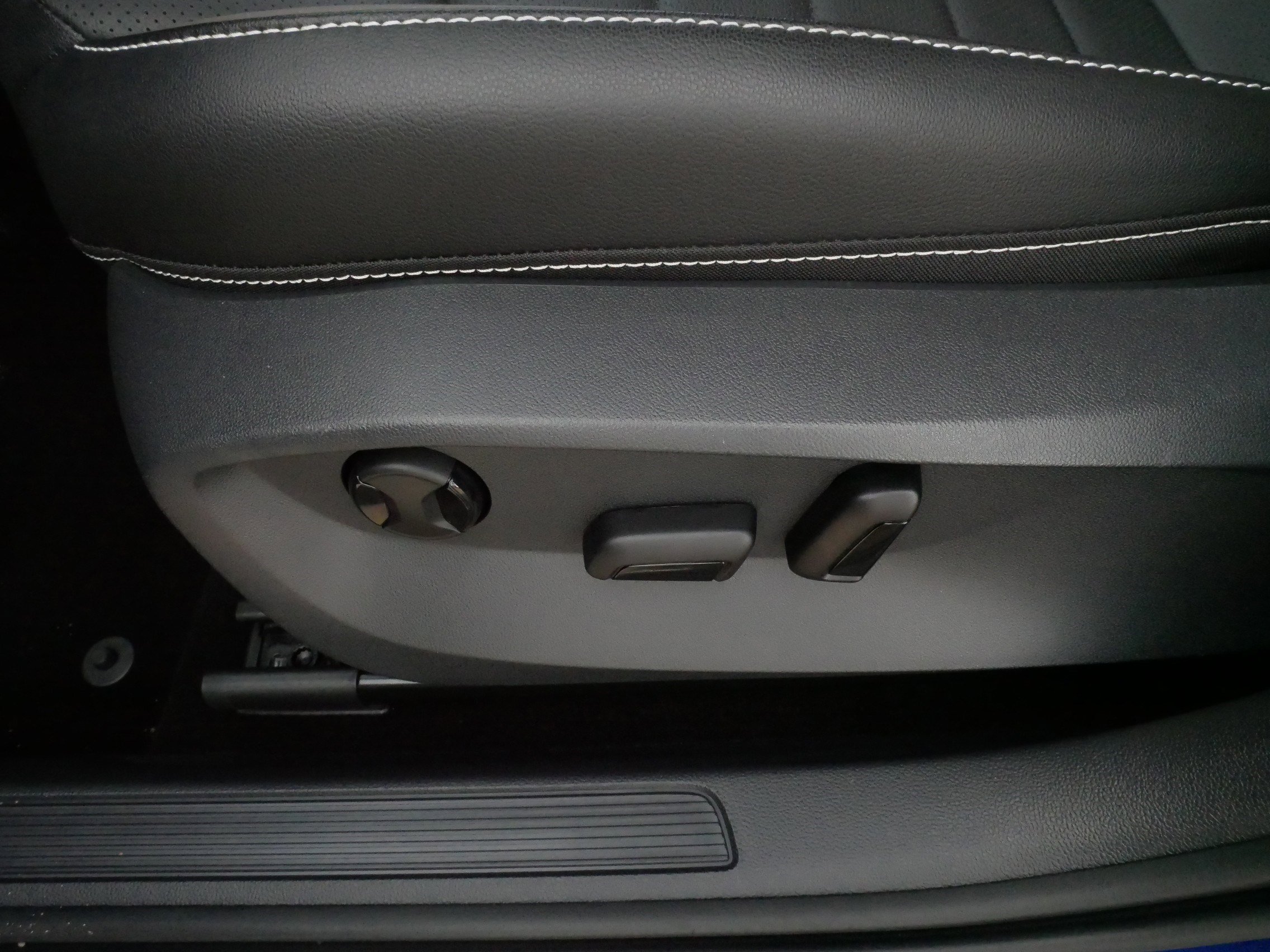 Used 2023 Volkswagen Taos SEL image 20