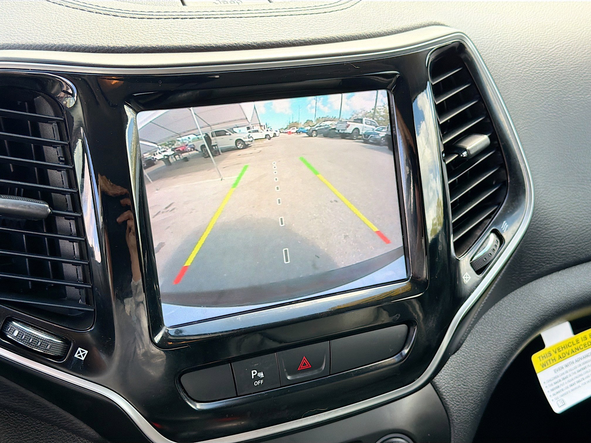 Used 2020 Jeep Cherokee Limited image 32