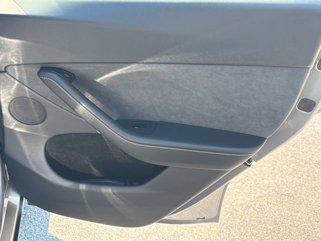 Used 2025 Tesla Model Y Long Range RWD image 18