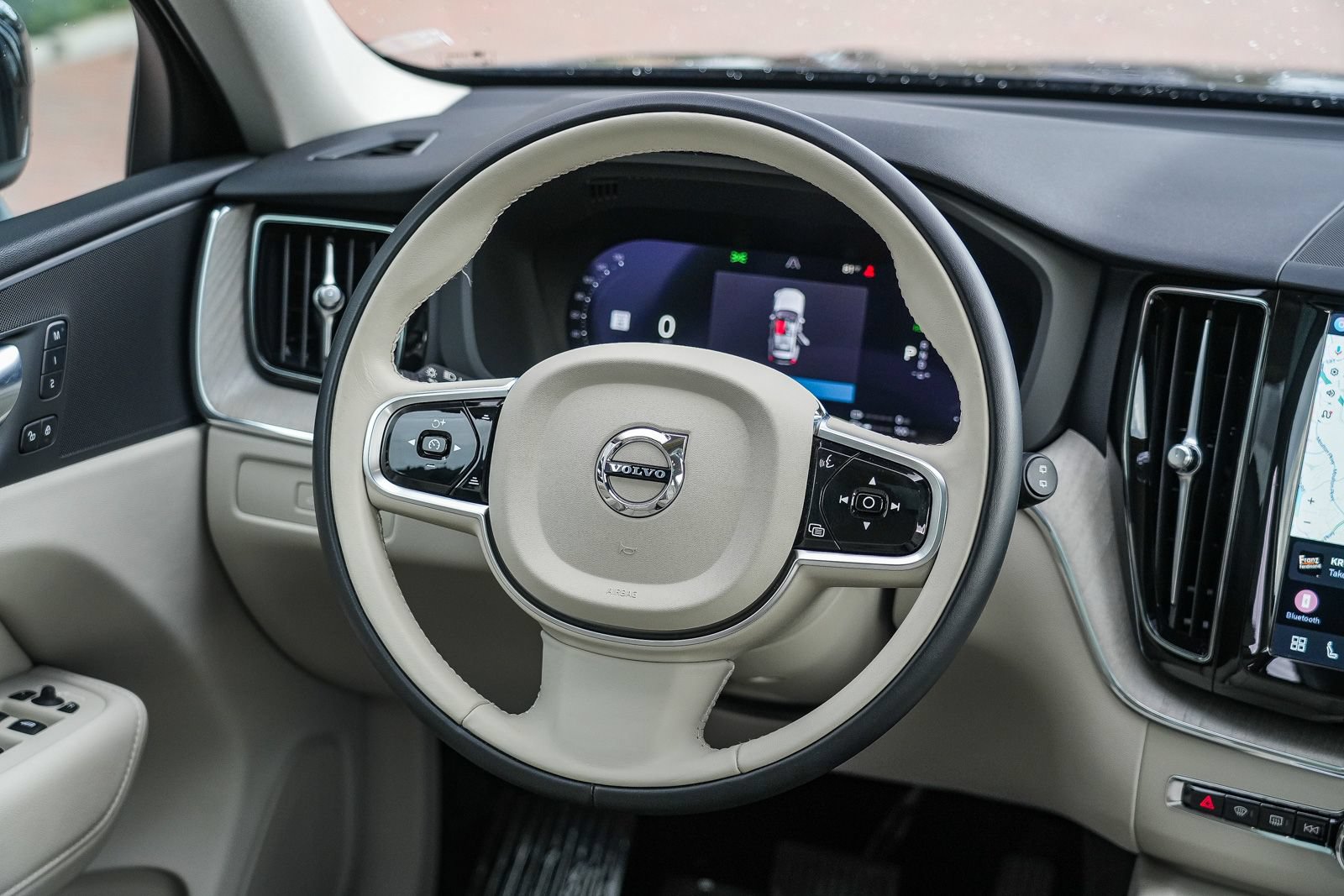 Used 2023 Volvo XC60 T8 Plus AWD/4WD image 17