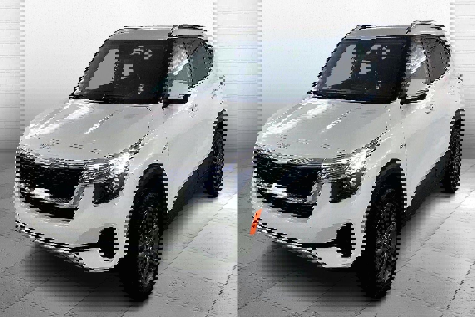 Used 2023 Kia Seltos S w/ Navigation Package image 3