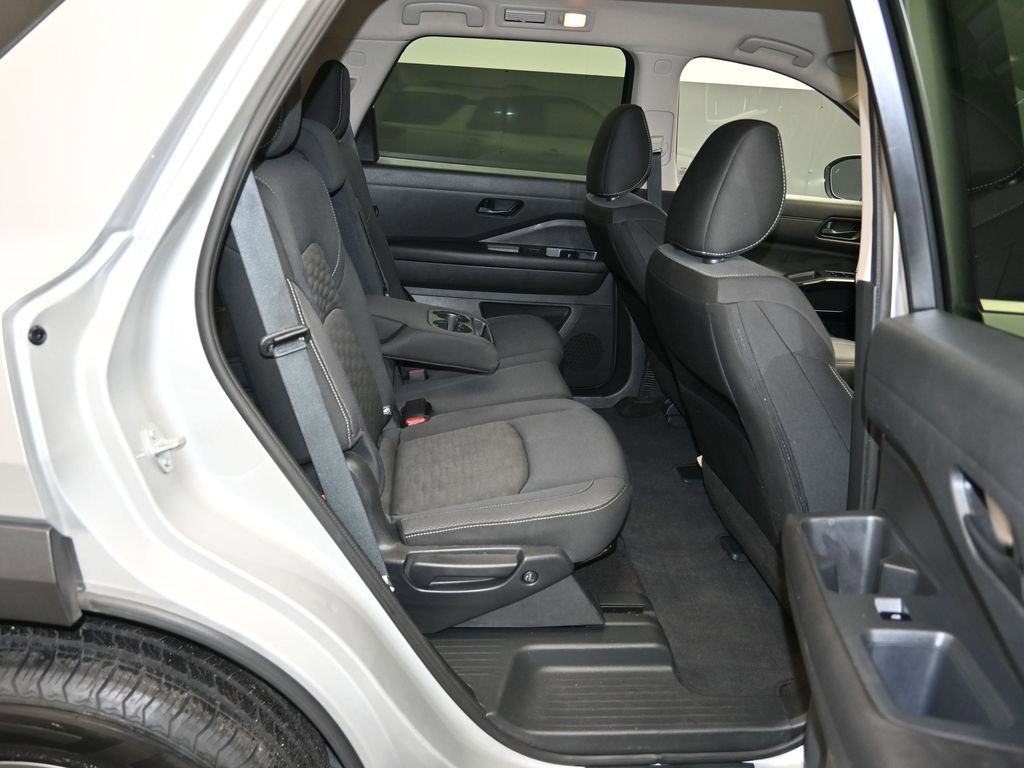 Certified 2024 Nissan Pathfinder SV image 27