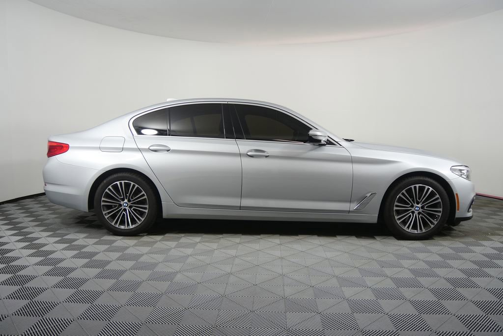 Used 2019 BMW 530i xDrive w/ Convenience Package AWD/4WD image 2