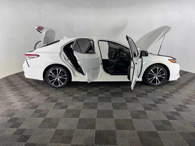 Used 2020 Toyota Camry SE FWD image 9
