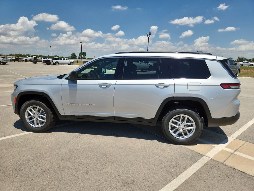 New 2025 Jeep Grand Cherokee L Laredo image 2