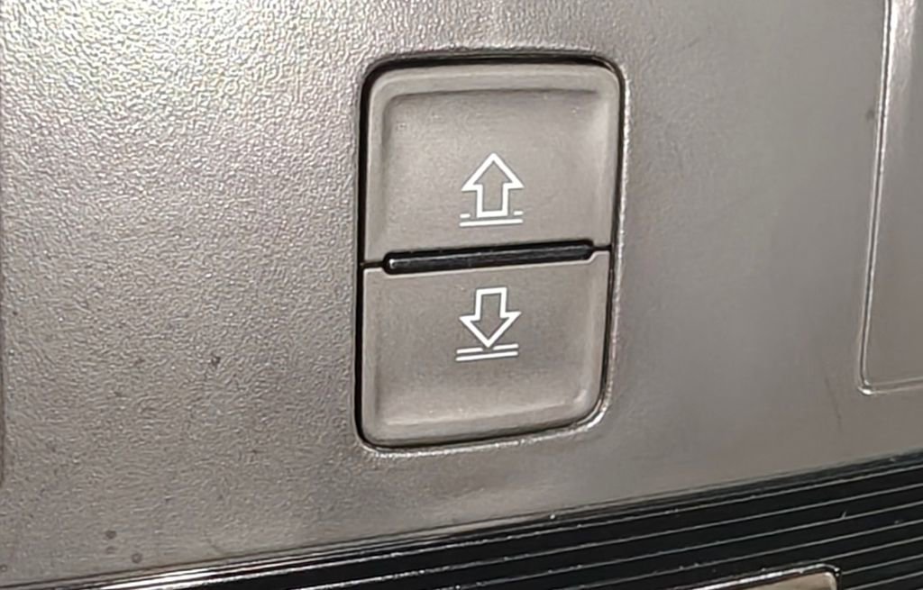 Used 2024 Volkswagen Tiguan SE R-Line image 13