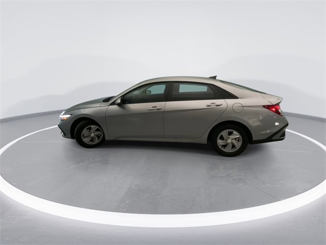 Certified 2025 Hyundai Elantra SE w/ Cargo Package image 9