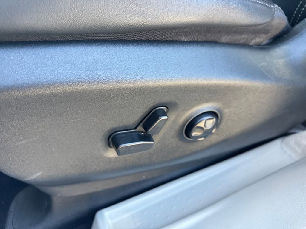 Used 2024 Chrysler Pacifica Select image 45