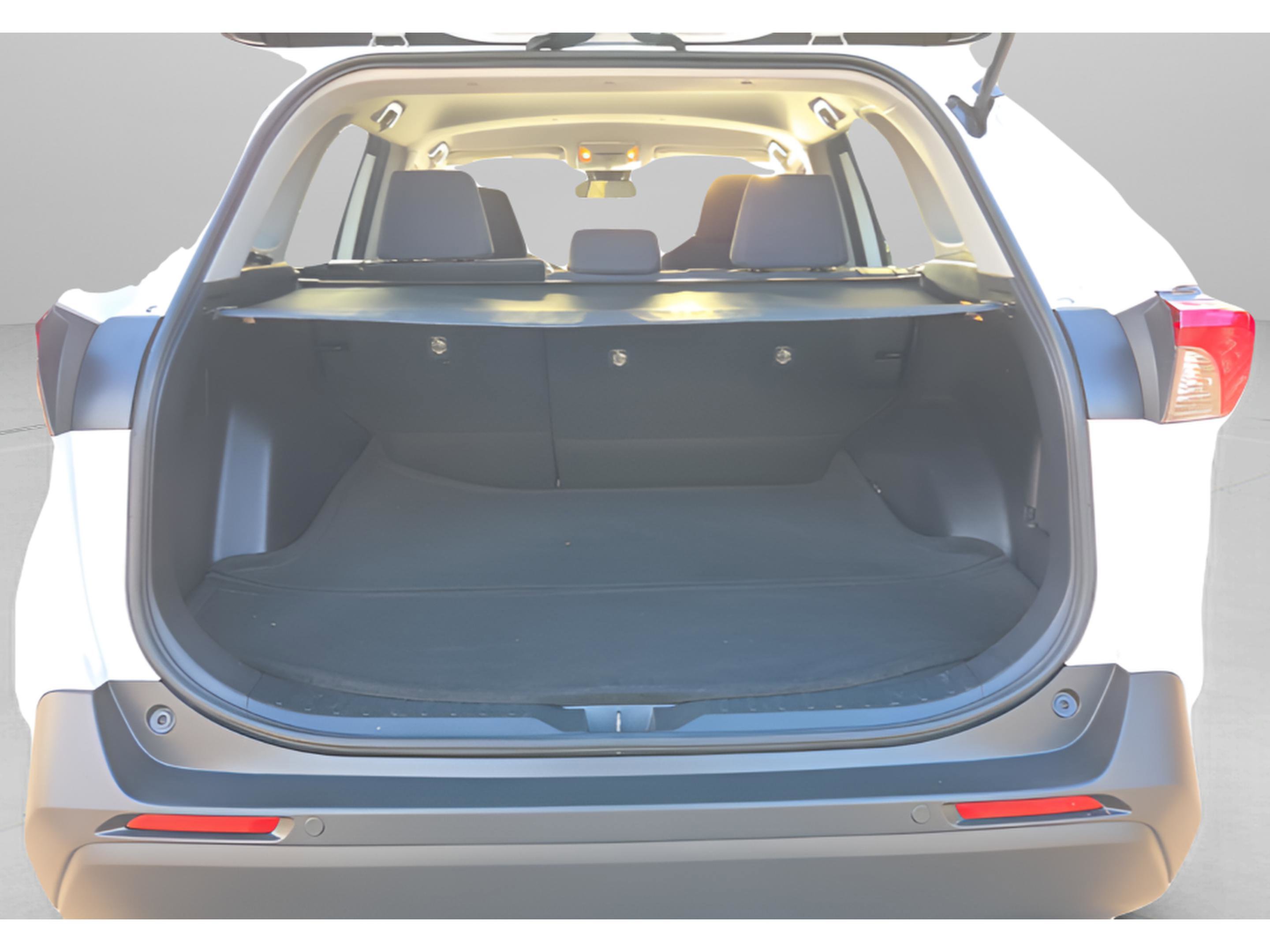 Used 2020 Toyota RAV4 LE image 15