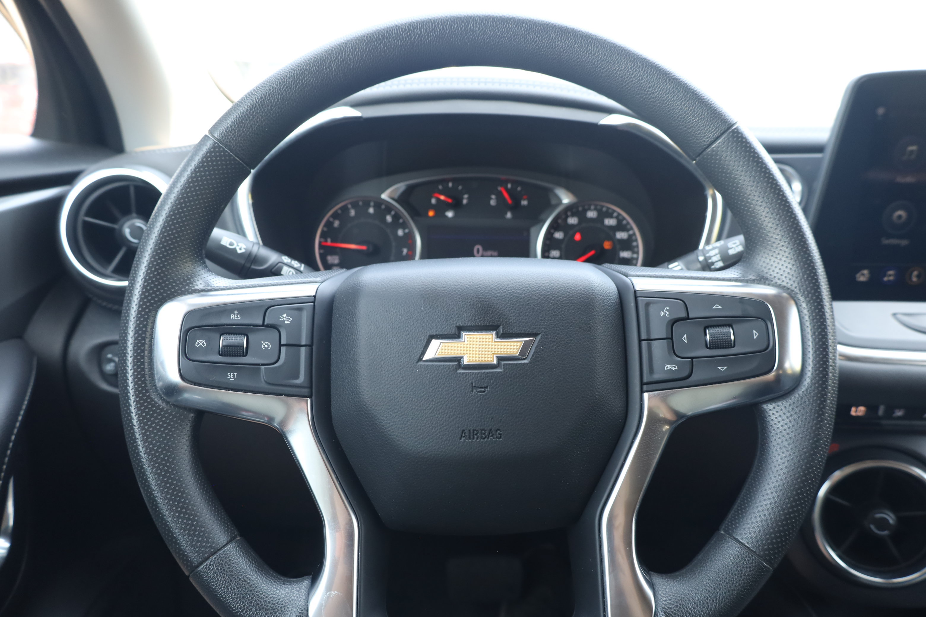 Used 2025 Chevrolet Blazer LT FWD image 17