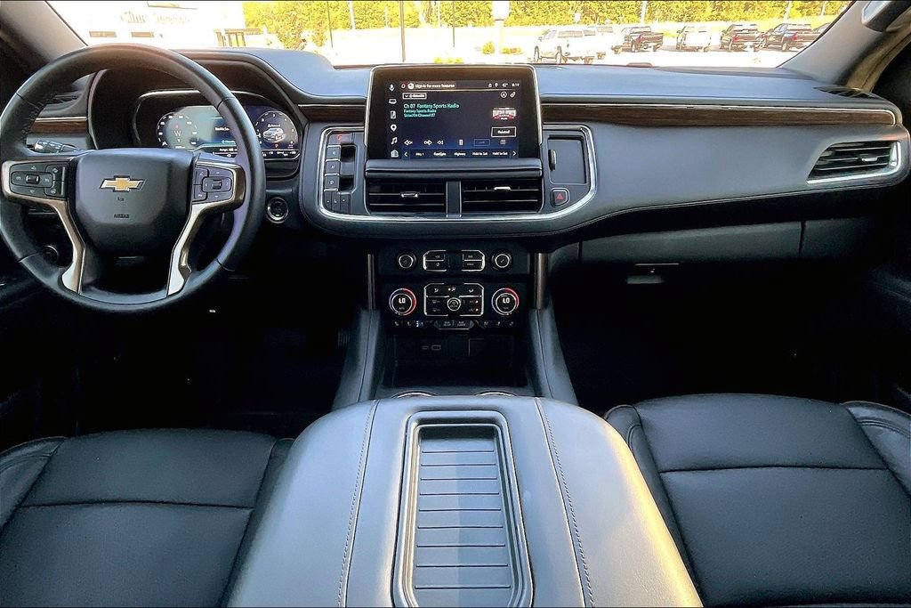 Used 2024 Chevrolet Suburban High Country RWD image 5