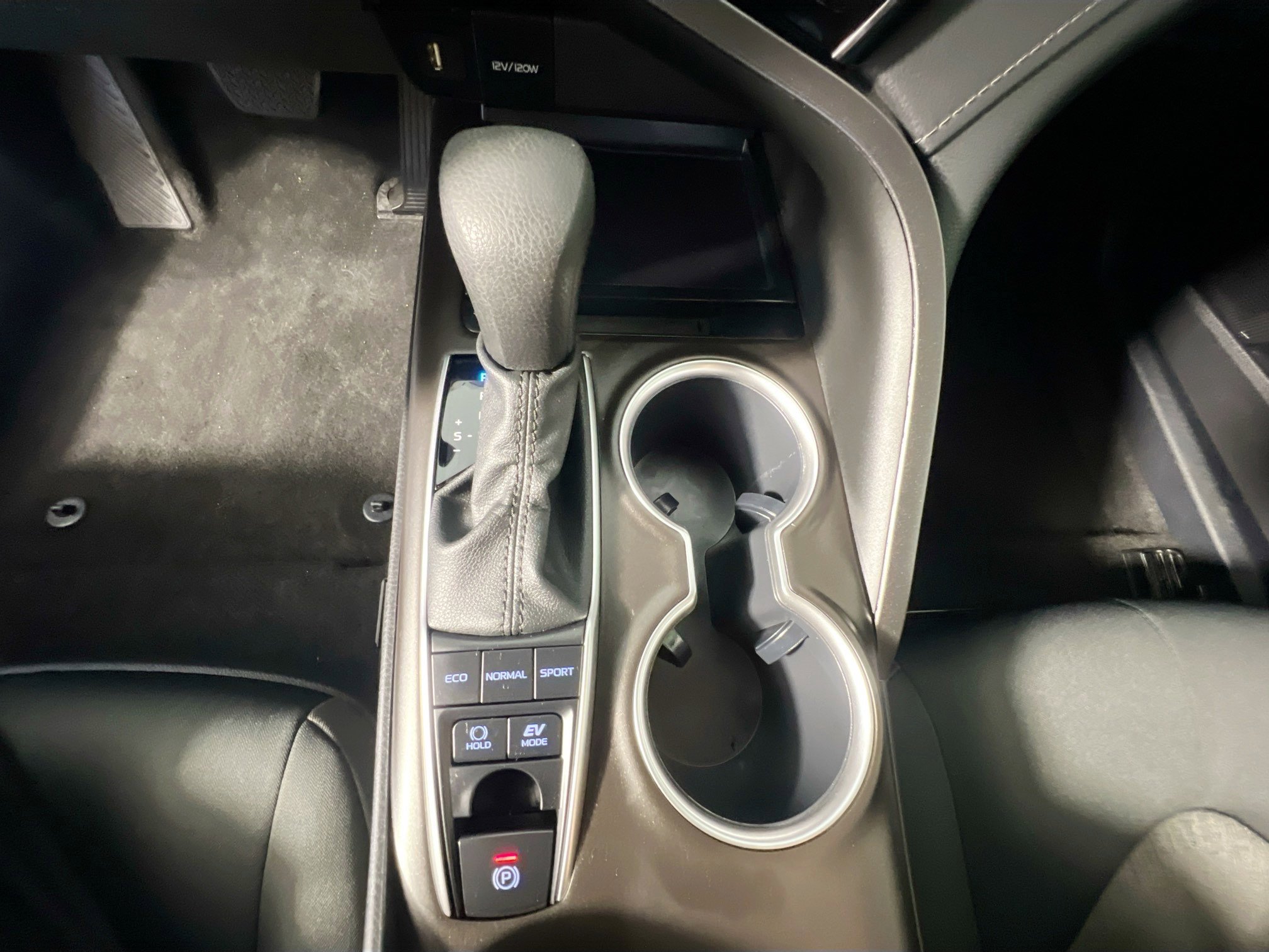 Used 2022 Toyota Camry LE image 26