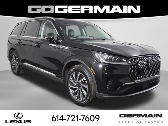 Used 2025 Lincoln Aviator AWD image 3