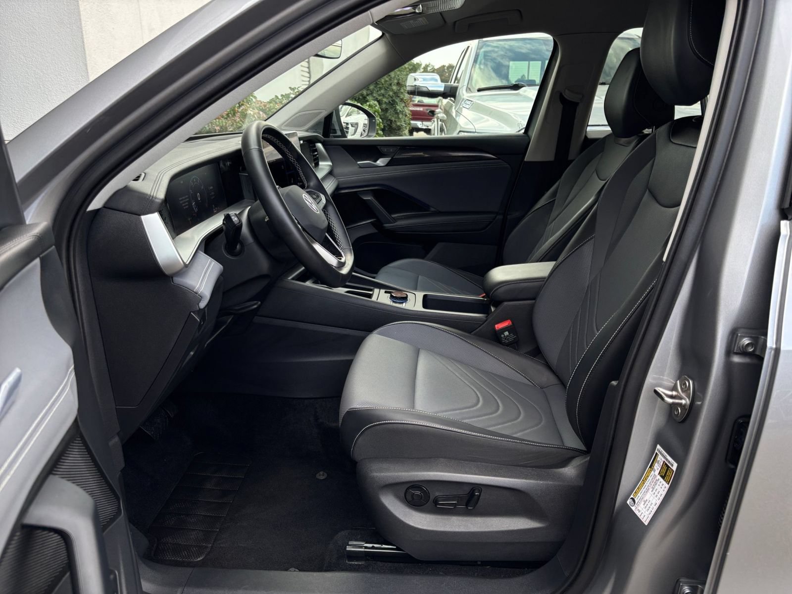 Used 2026 Volkswagen Tiguan SE AWD/4WD image 28