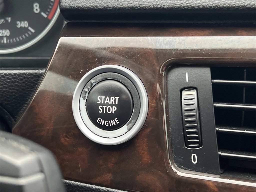 Used 2010 BMW 335i xDrive Sedan image 24