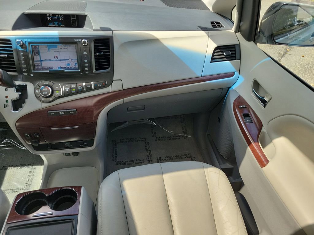 Used 2014 Toyota Sienna XLE w/ XLE Premium Package image 20