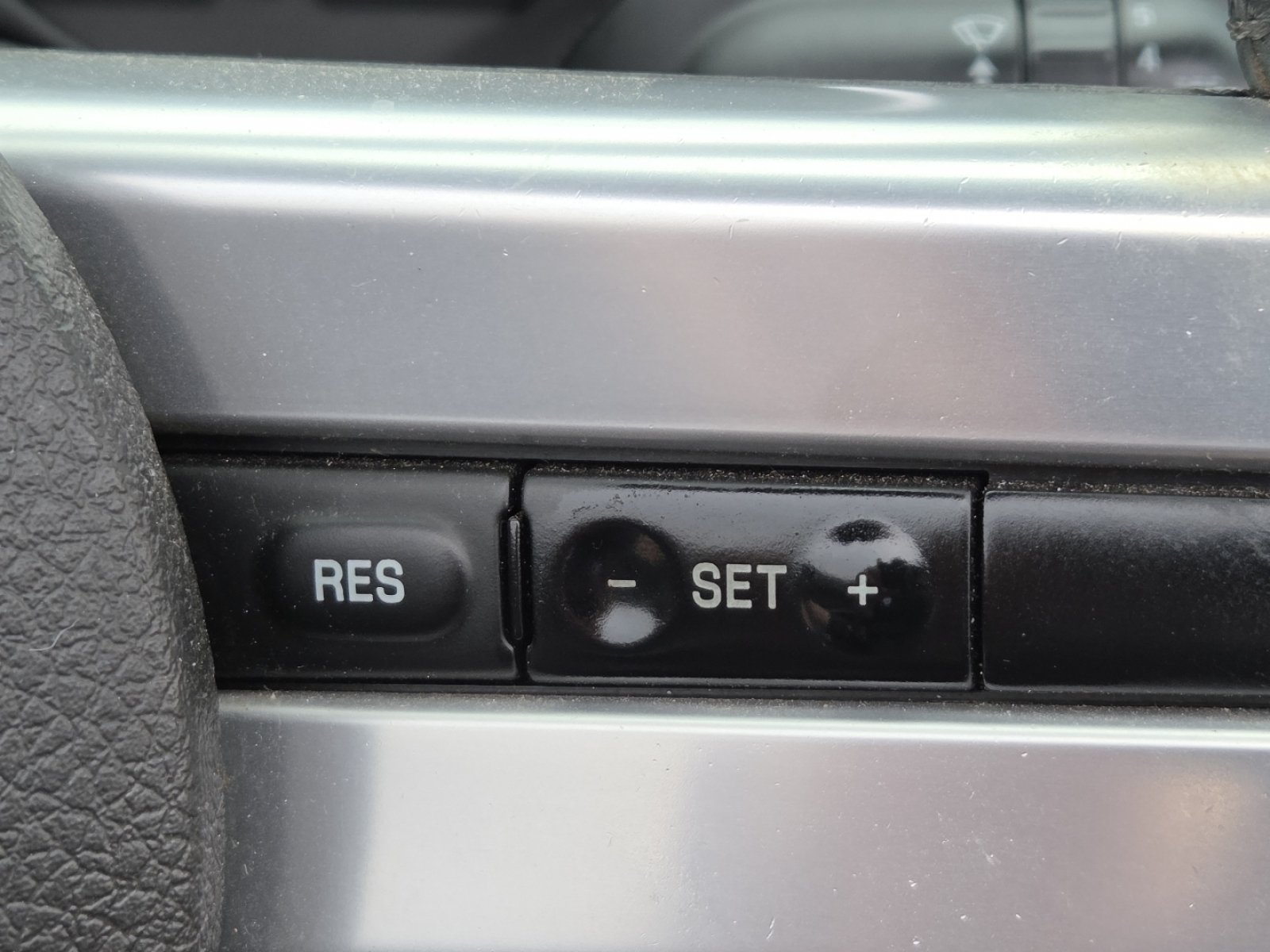 Used 2006 Ford Mustang Convertible RWD image 3