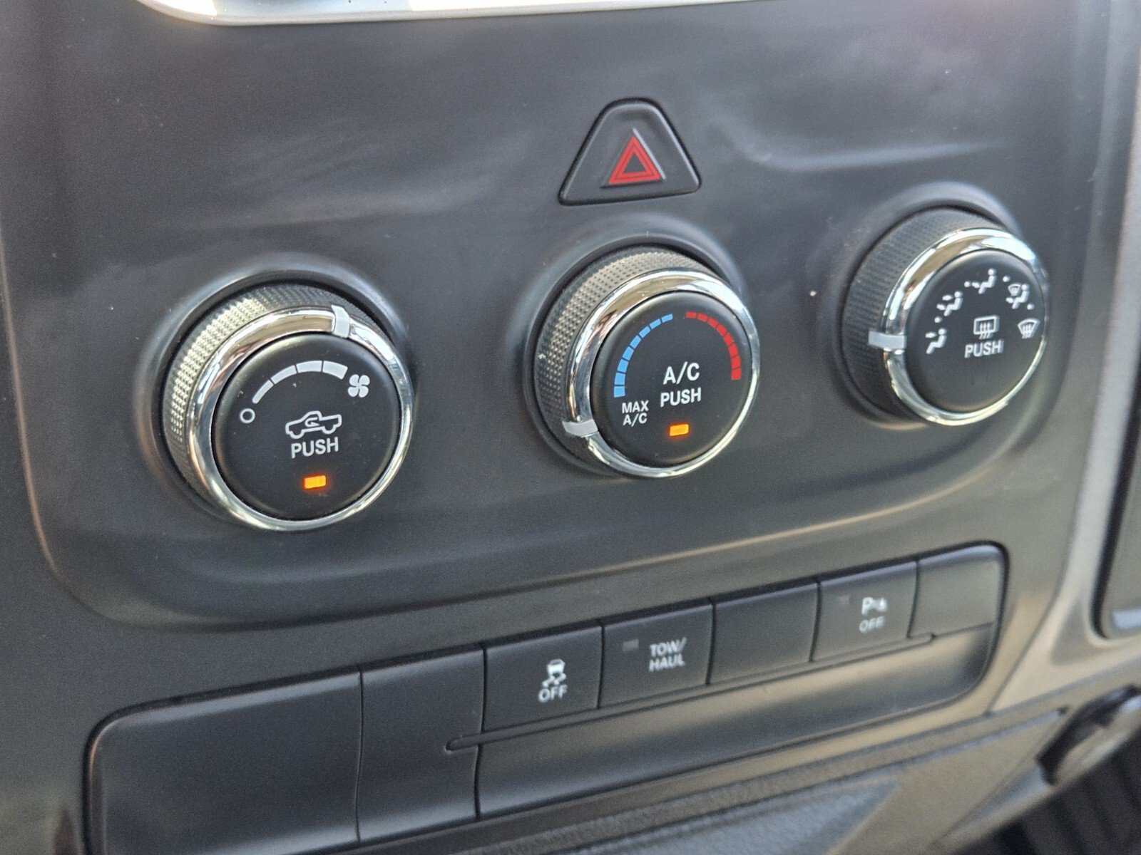 Used 2014 RAM 2500 Tradesman w/ Chrome Appearance Group RWD image 16