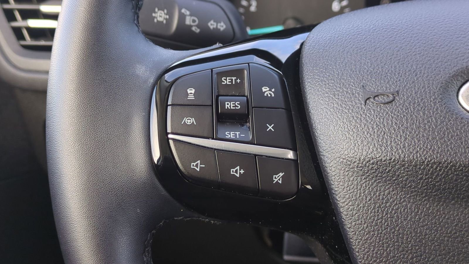 Used 2022 Ford Escape SEL image 25