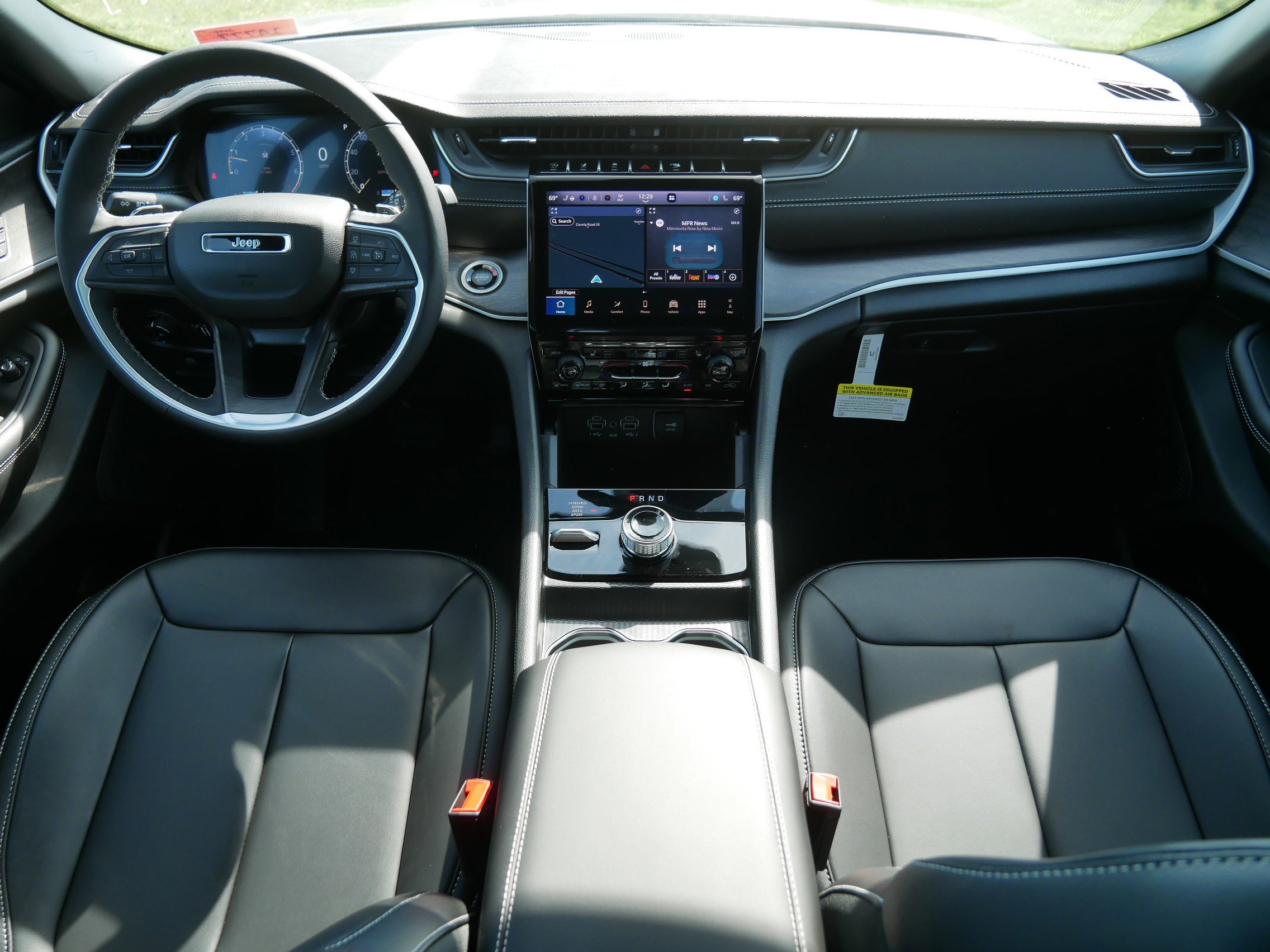 New 2025 Jeep Grand Cherokee Limited w/ Black Appearance Package image 9