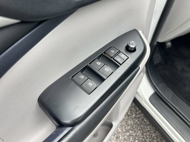 Used 2019 Toyota Highlander XLE FWD image 18
