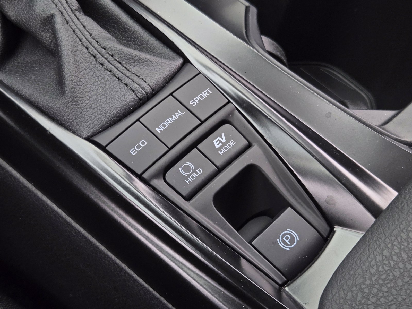 Certified 2026 Toyota Camry Hybrid FWD image 17
