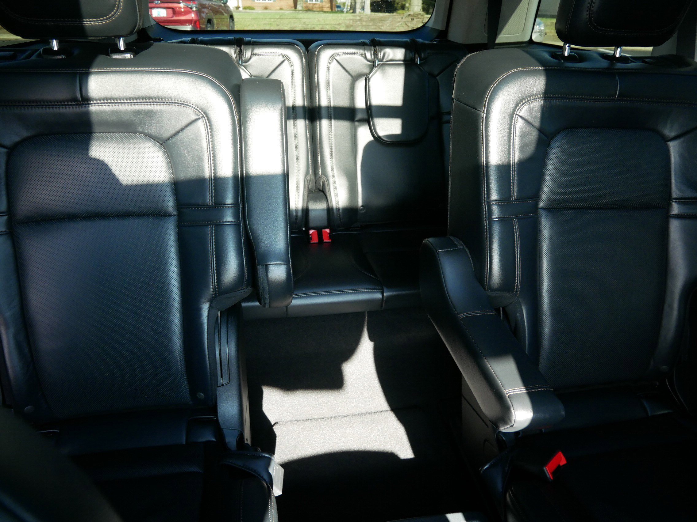Used 2025 Lincoln Aviator Reserve w/ Equipment Group 201A image 13
