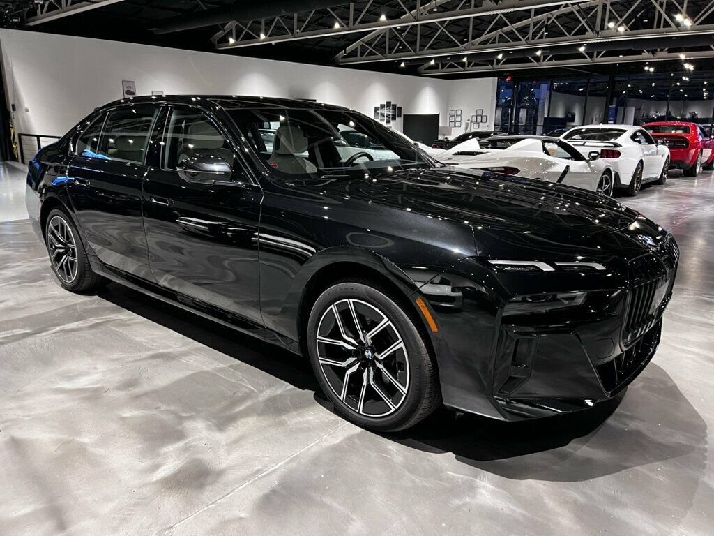 Used 2024 BMW 760i xDrive AWD/4WD image 7