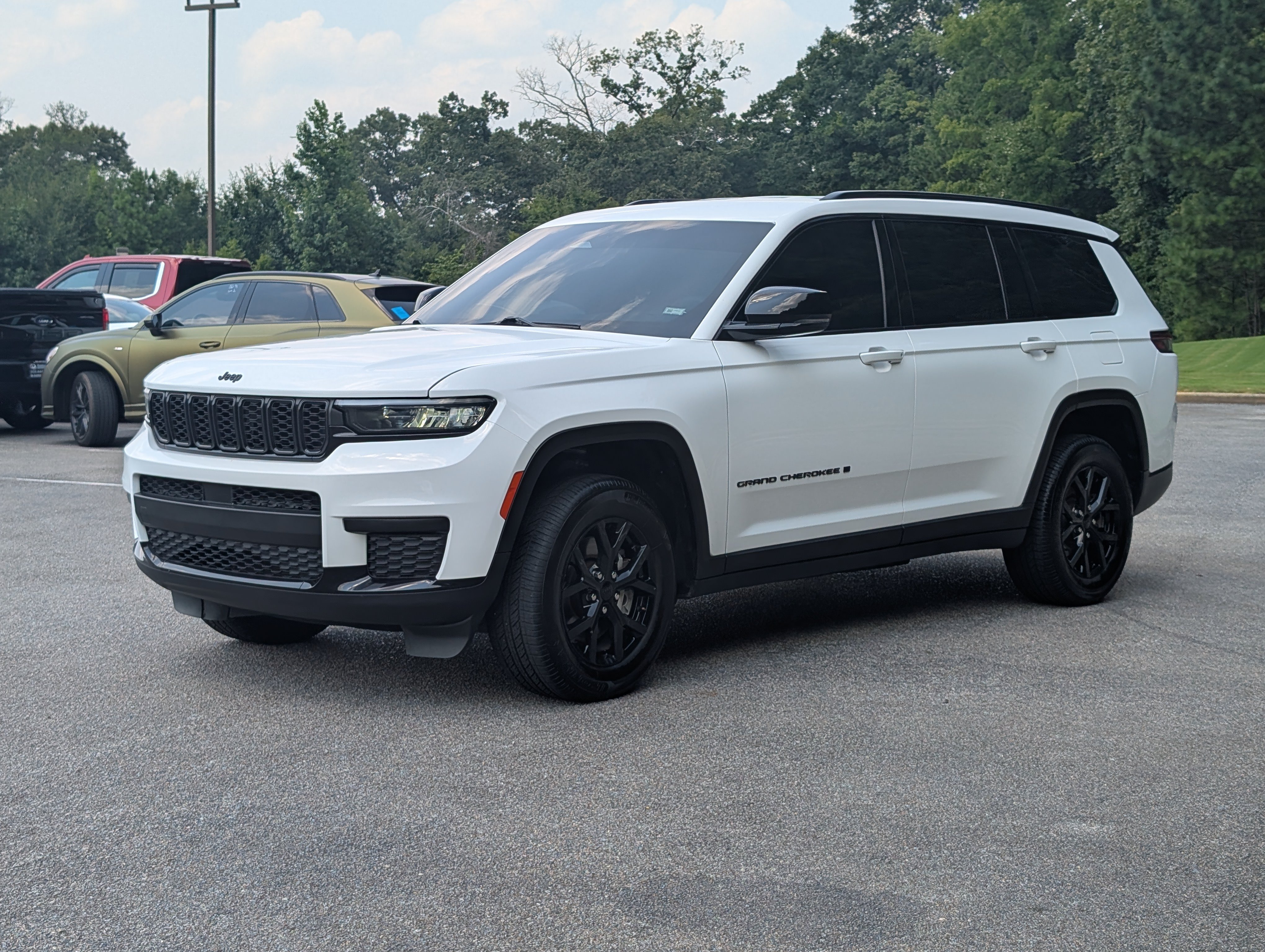 Used 2024 Jeep Grand Cherokee L Laredo AWD/4WD image 5