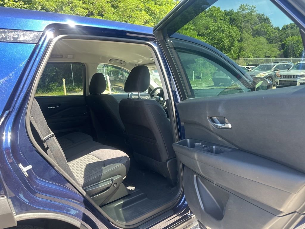 Used 2022 Nissan Pathfinder S AWD/4WD image 14
