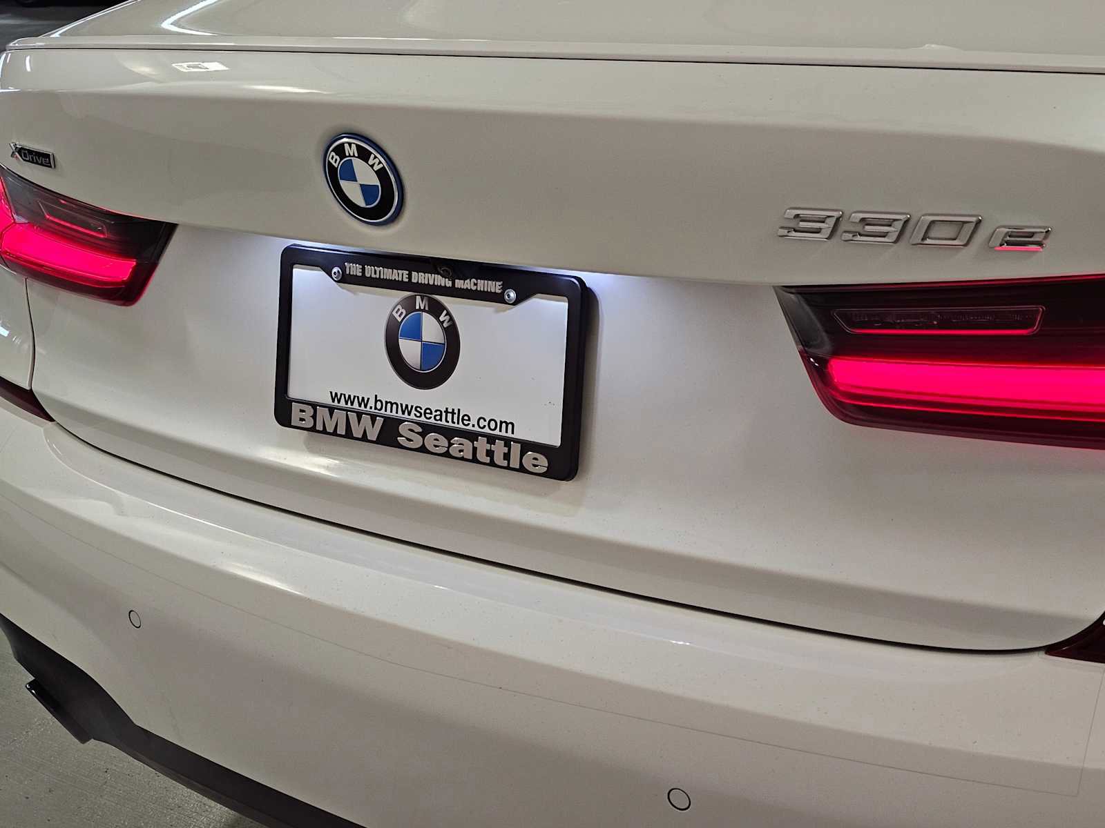 Used 2022 BMW 330e xDrive w/ M Sport Package AWD/4WD image 7