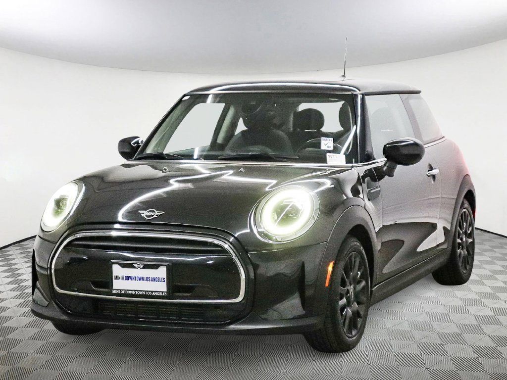 Used 2023 MINI Cooper 2-Door Hardtop FWD image 4