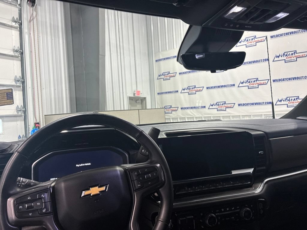 Used 2025 Chevrolet Silverado 2500 High Country w/ High Country Premium Package AWD/4WD image 2