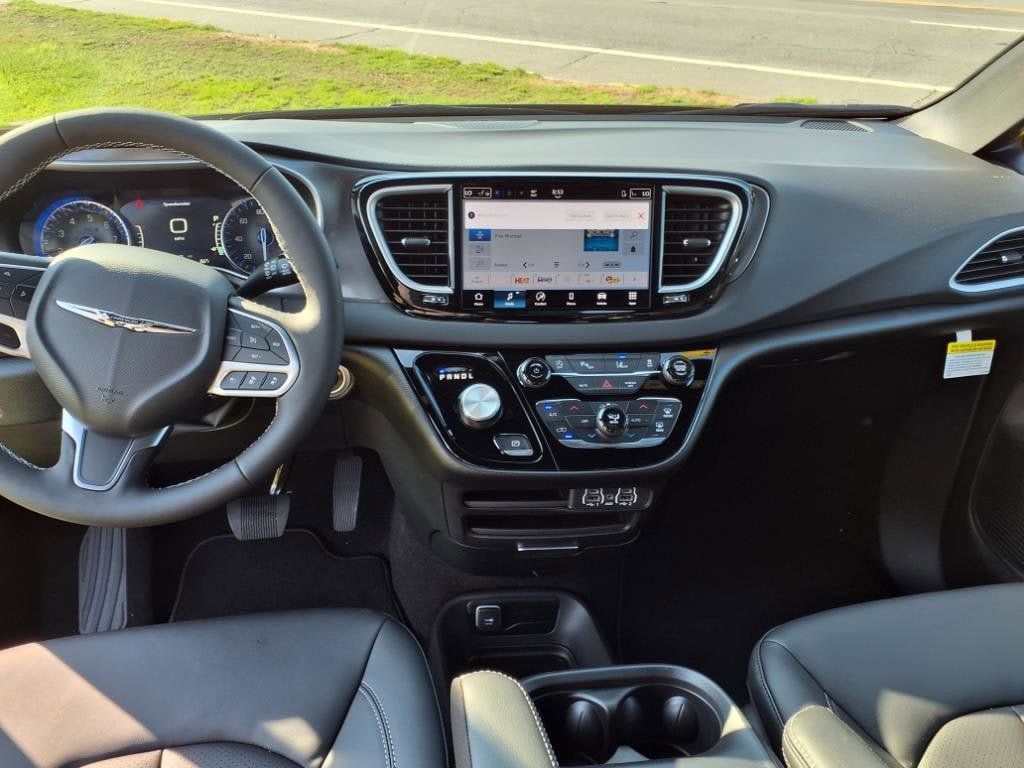 New 2025 Chrysler Voyager LX FWD image 8