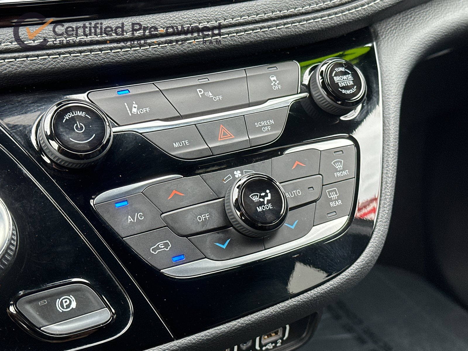 Used 2023 Chrysler Pacifica Touring-L w/ S Appearance Package FWD image 22