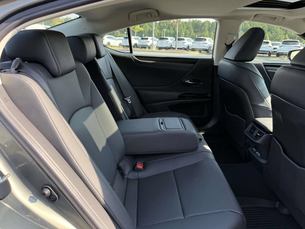 Used 2025 Lexus ES 350 w/ Premium Package FWD image 13