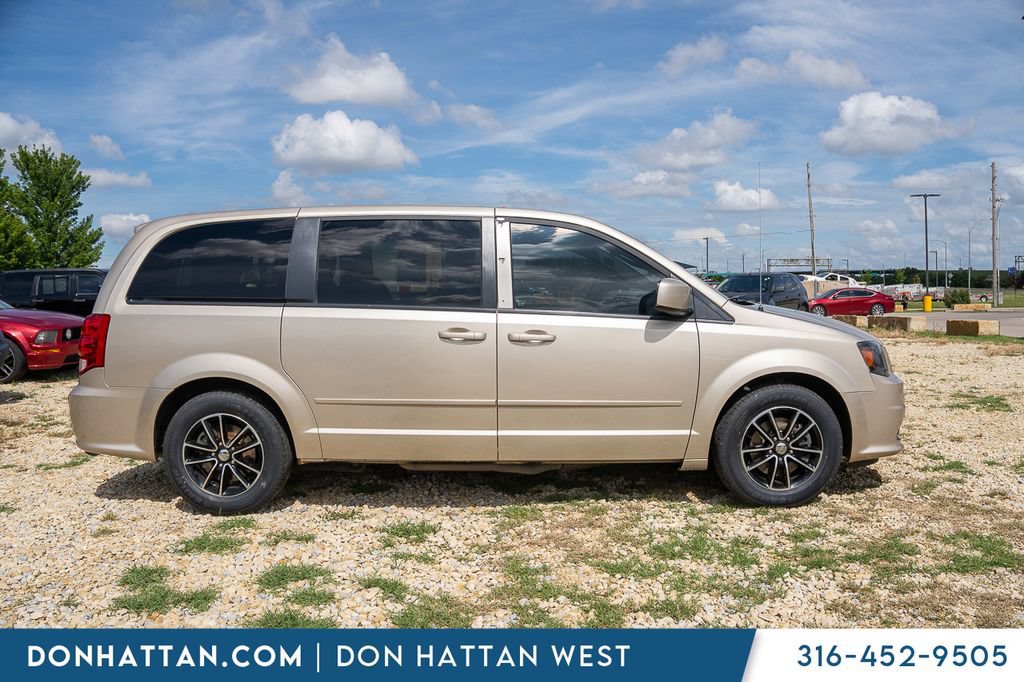 Used 2016 Dodge Grand Caravan R/T FWD image 32