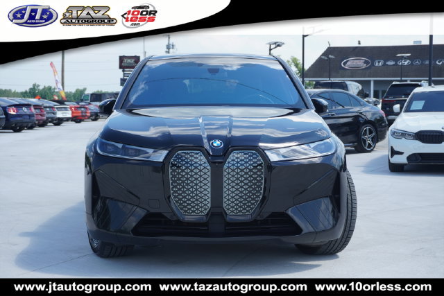 Used 2022 BMW iX xDrive50 w/ Sport Package AWD/4WD image 2