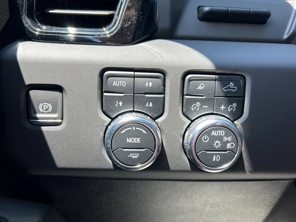 Used 2025 GMC Sierra 1500 AT4 w/ Technology Package AWD/4WD image 23